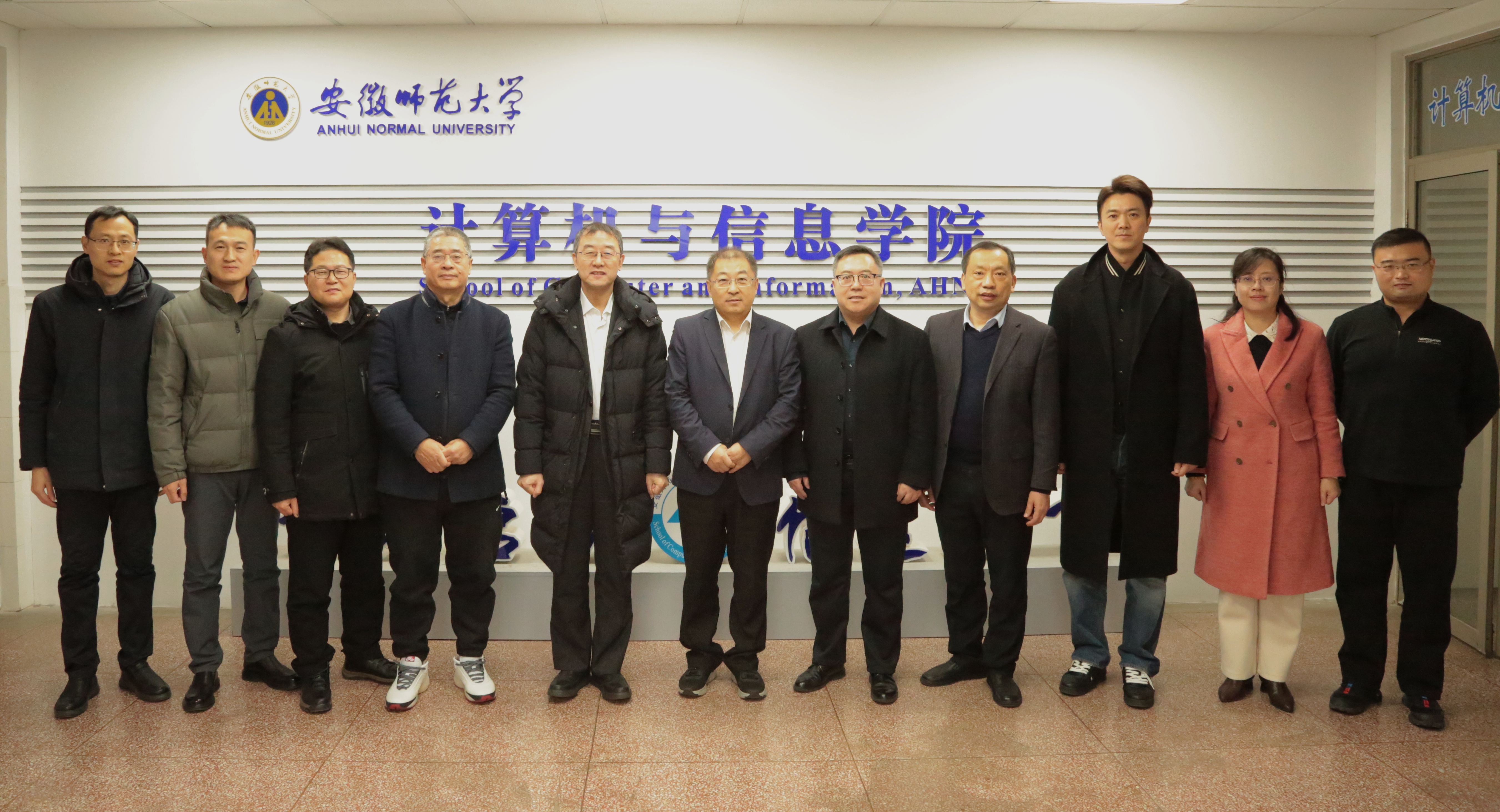 计算机与信息学院召开博士点申报专家指导会